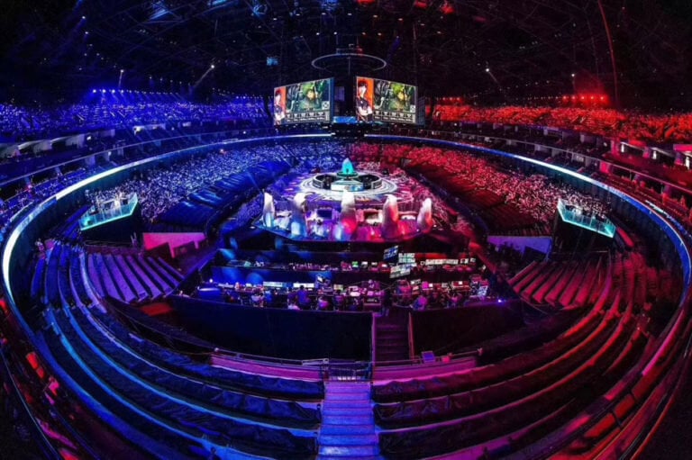 Displaying the LPL Pro League Finals at Shanghai's Mercedes-Benz Arena