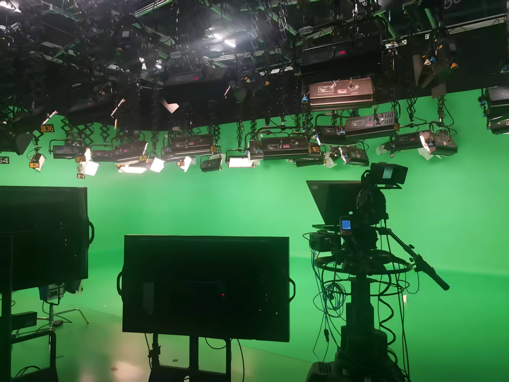 Phoenix TV_studio